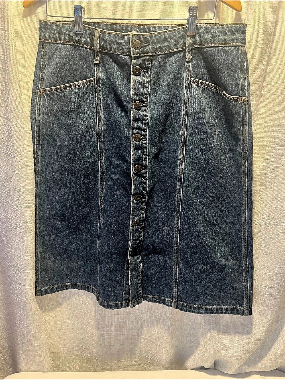 Women's Denim Button-Front Midi Skirt in Blue Like New size 12